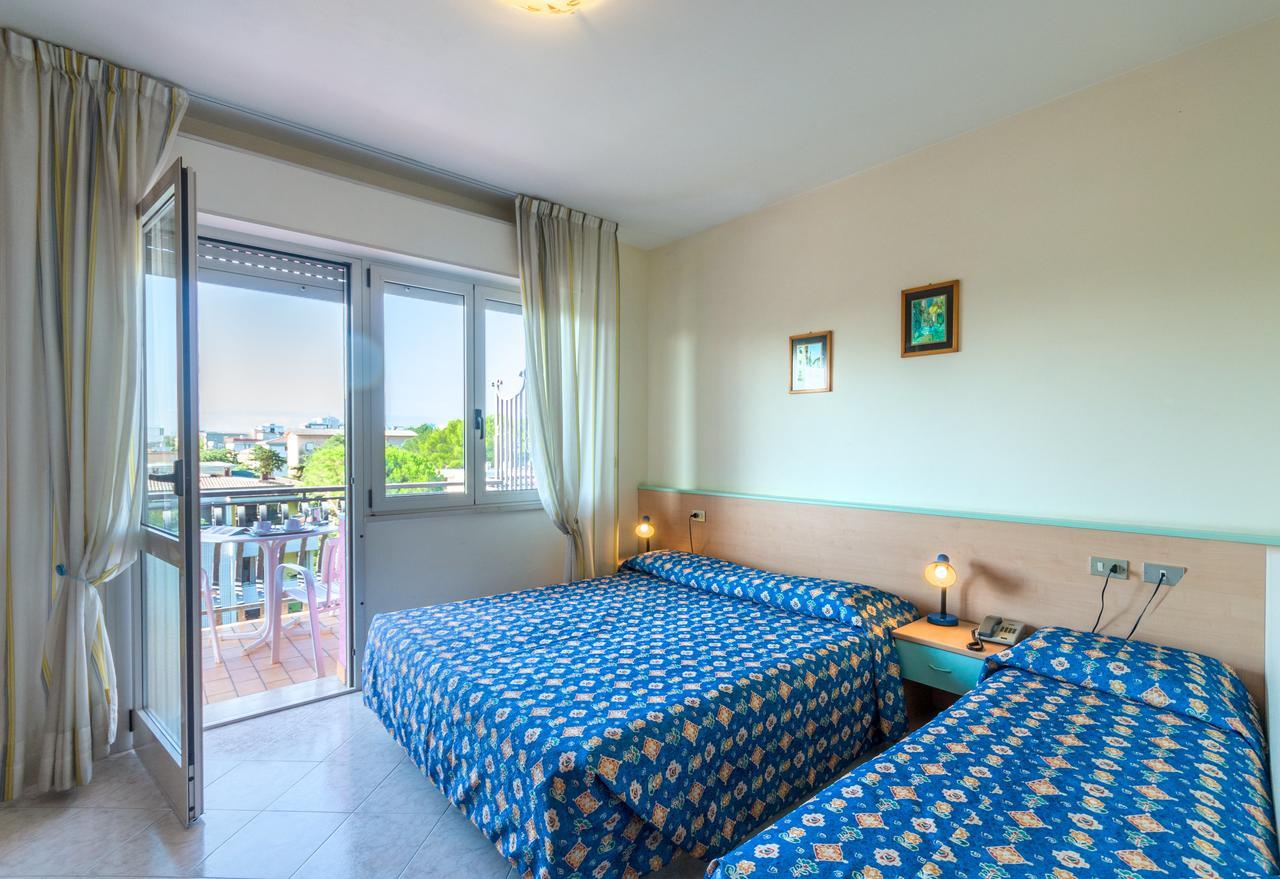 Hotel Di Giovanni Bibione Buitenkant foto