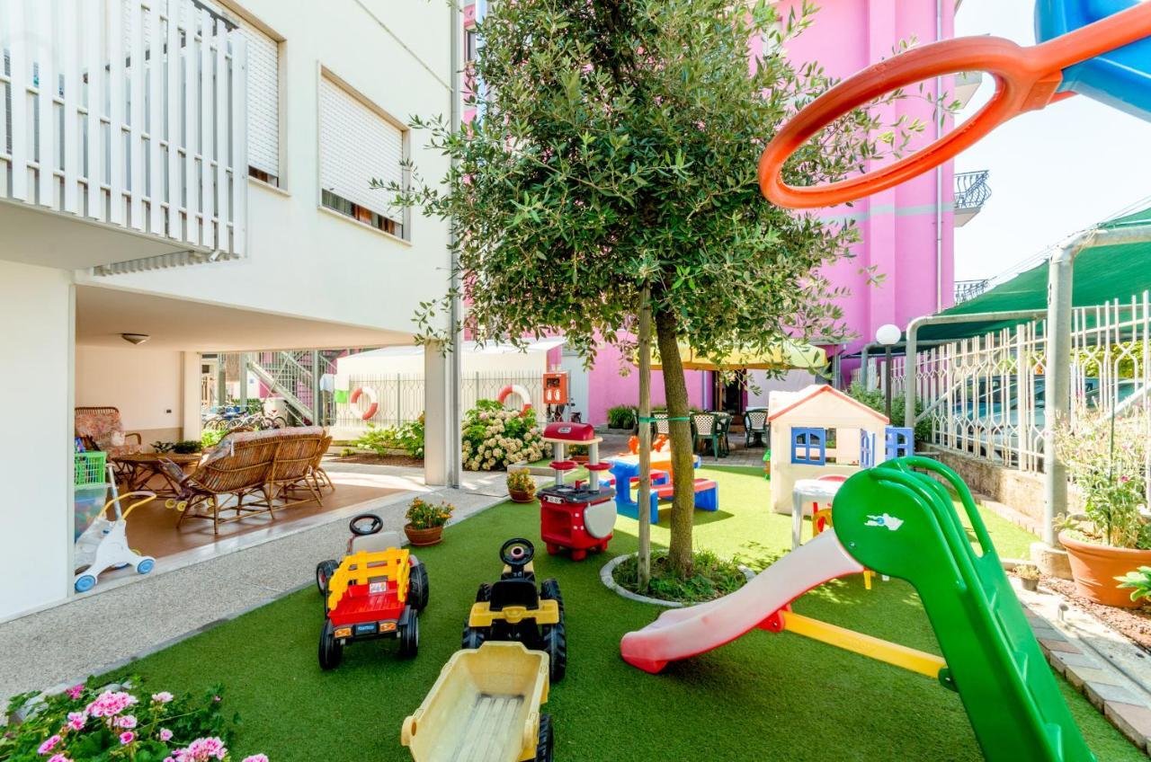 Hotel Di Giovanni Bibione Buitenkant foto